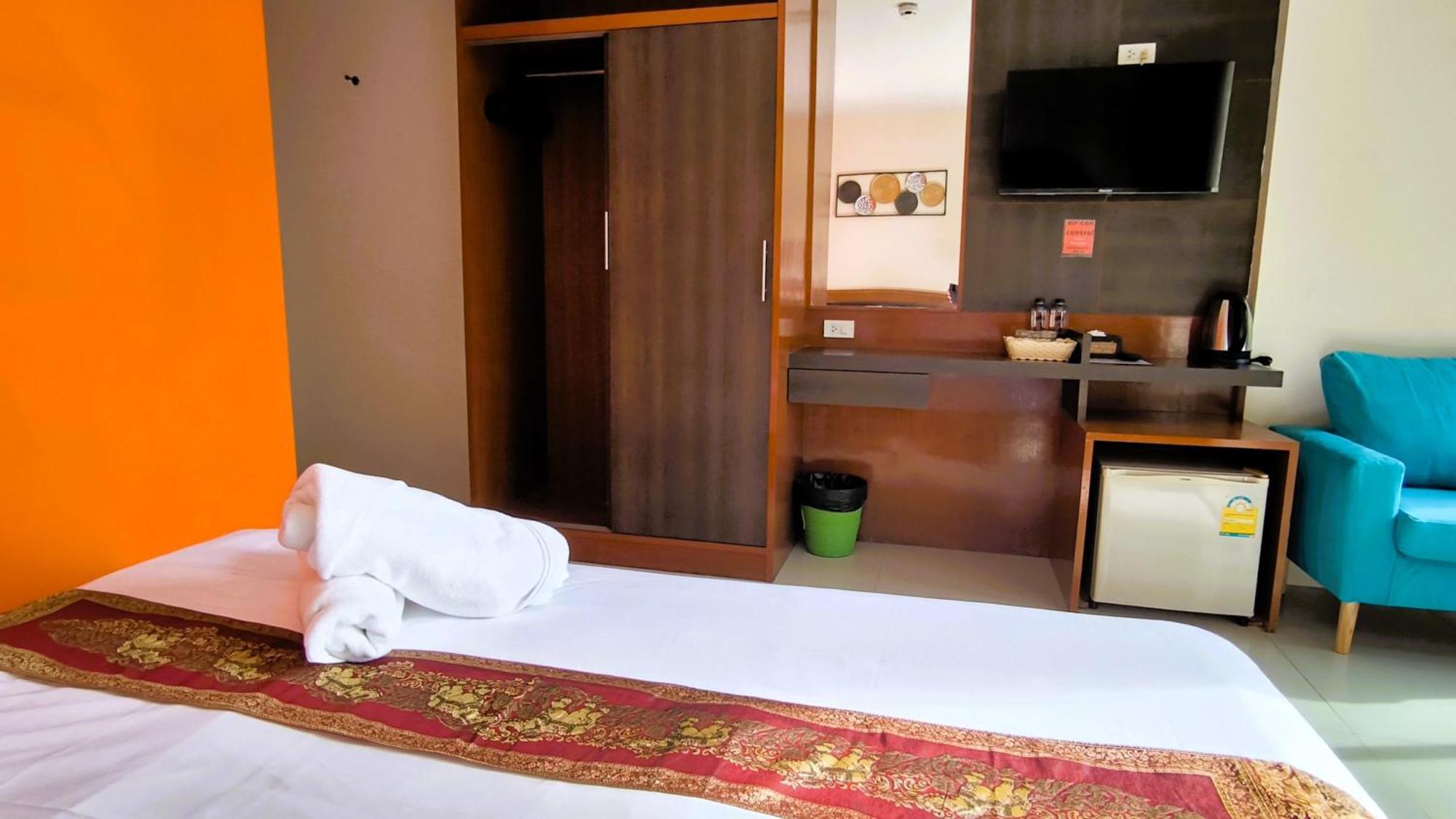 Lucky Buako Hotel Patong 외부 사진